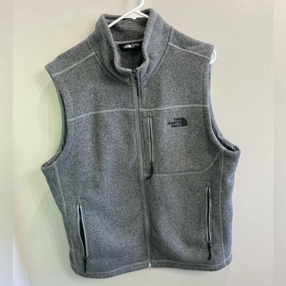 The North Face men’s Canyonlands vest in grey heather. Large.